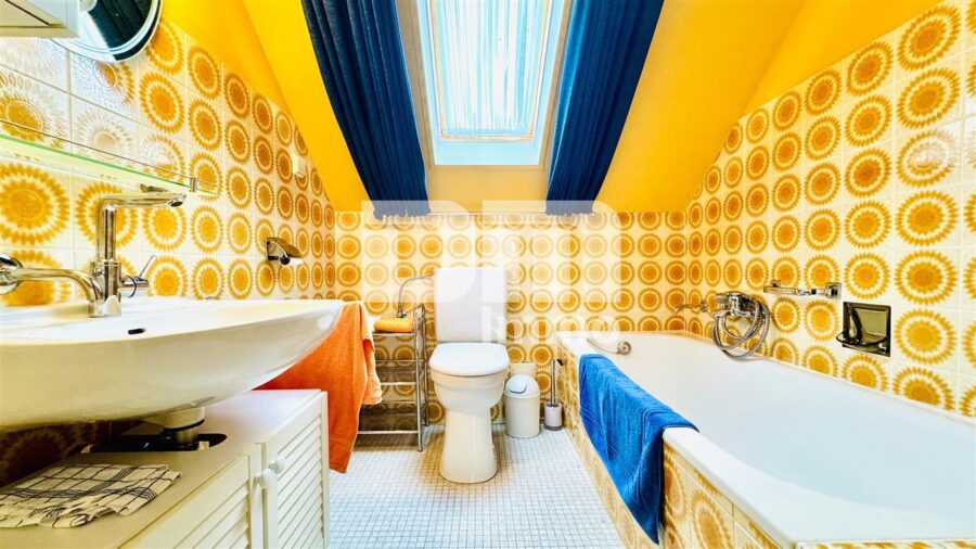 Gepflegtes 1 bis 2 Familienhaus in gesuchter Ortsrandlage mit Panoramablick - OG / DG Bad / Wanne